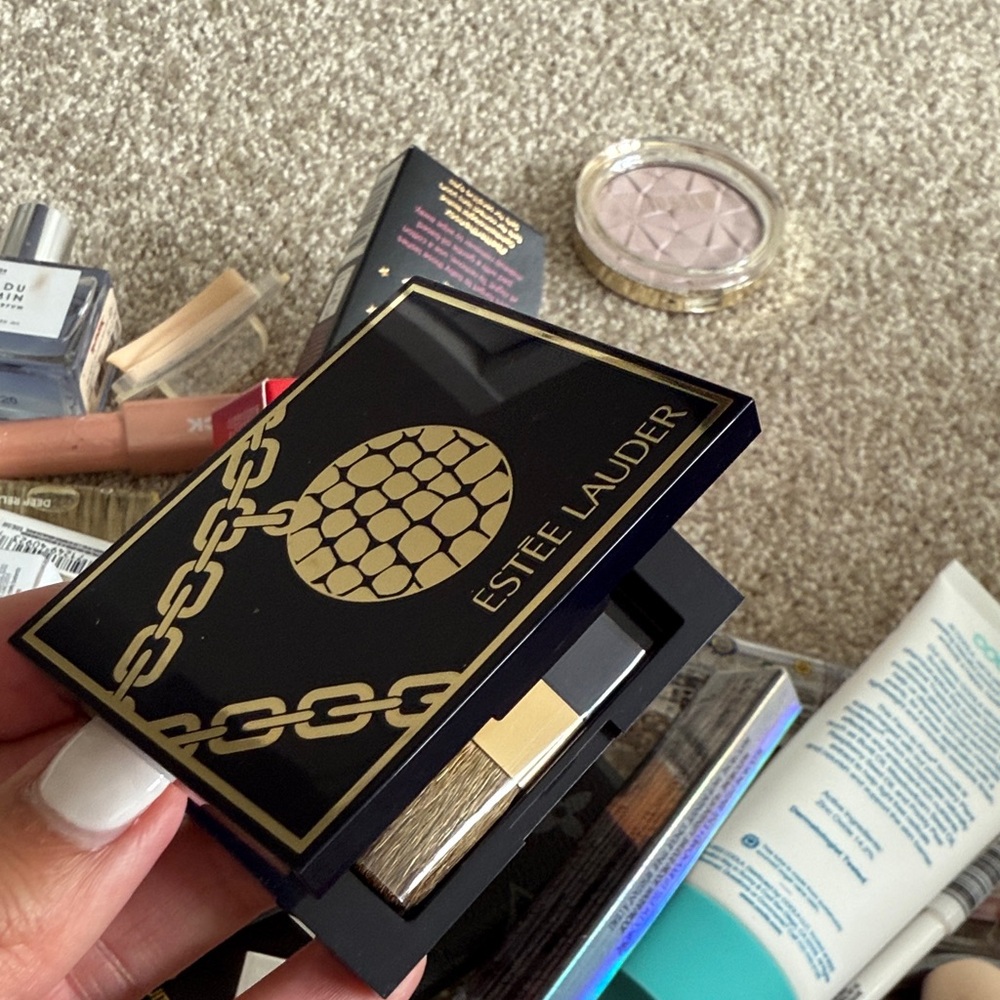Estee Lauder Luxurious Black and Gold Eyeshadow Palette